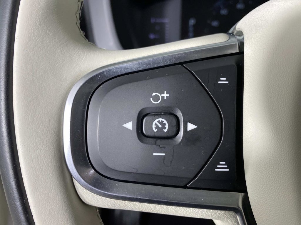 Used 2019 Silver Volvo T5 Momentum image 16