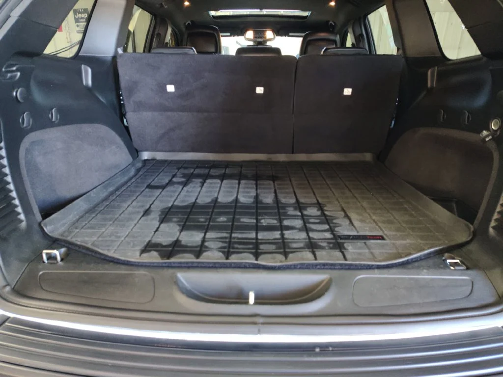 Used 2018 White Jeep Altitude image 28