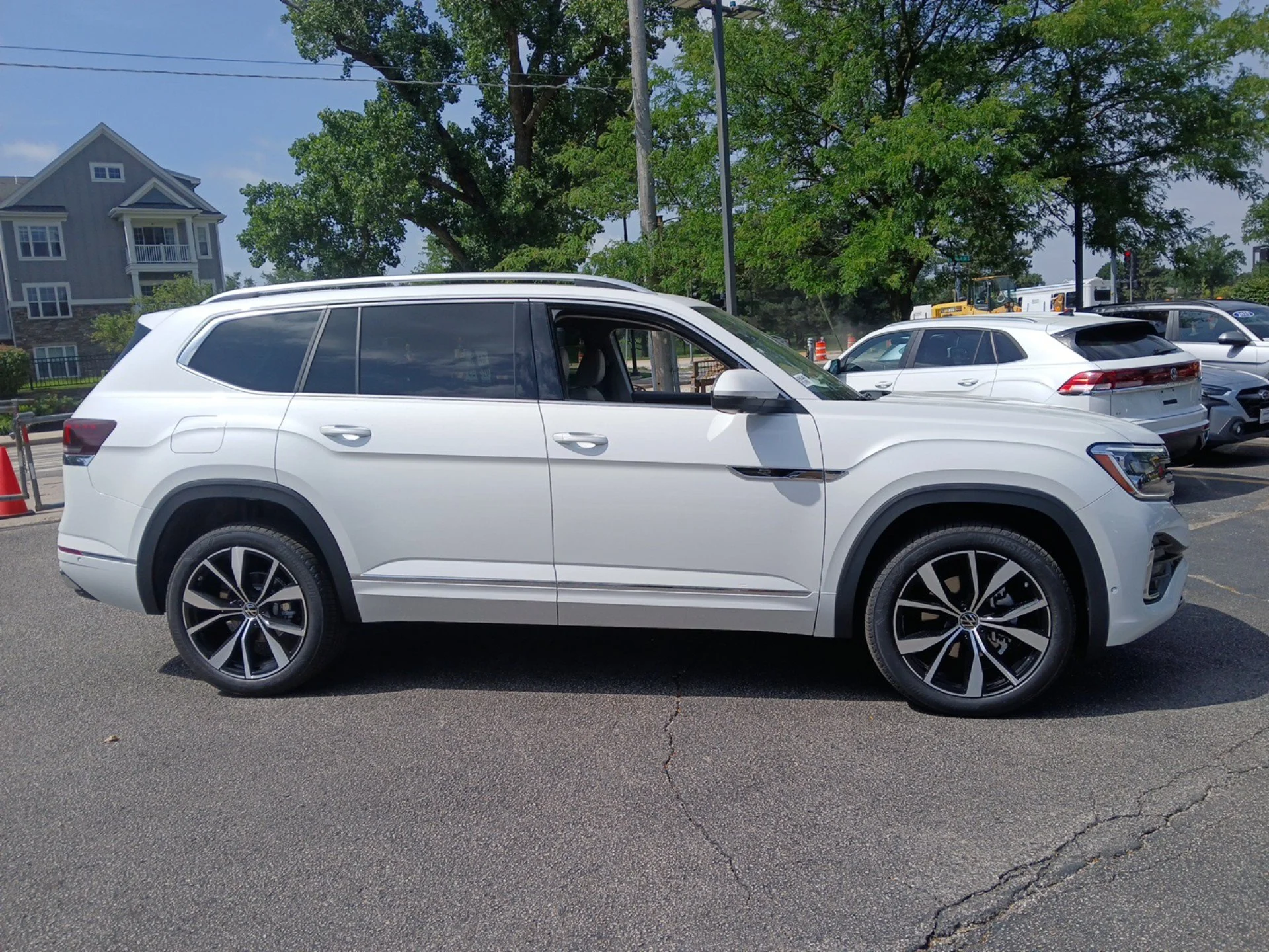 New 2026 Opal White Pearl Volkswagen 2.0T SEL Premium R-Line image 3