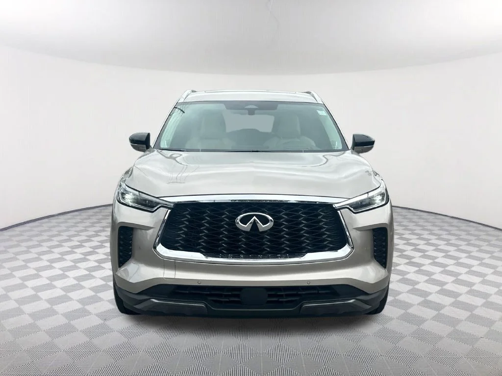 Used 2023 Silver INFINITI Sensory image 2