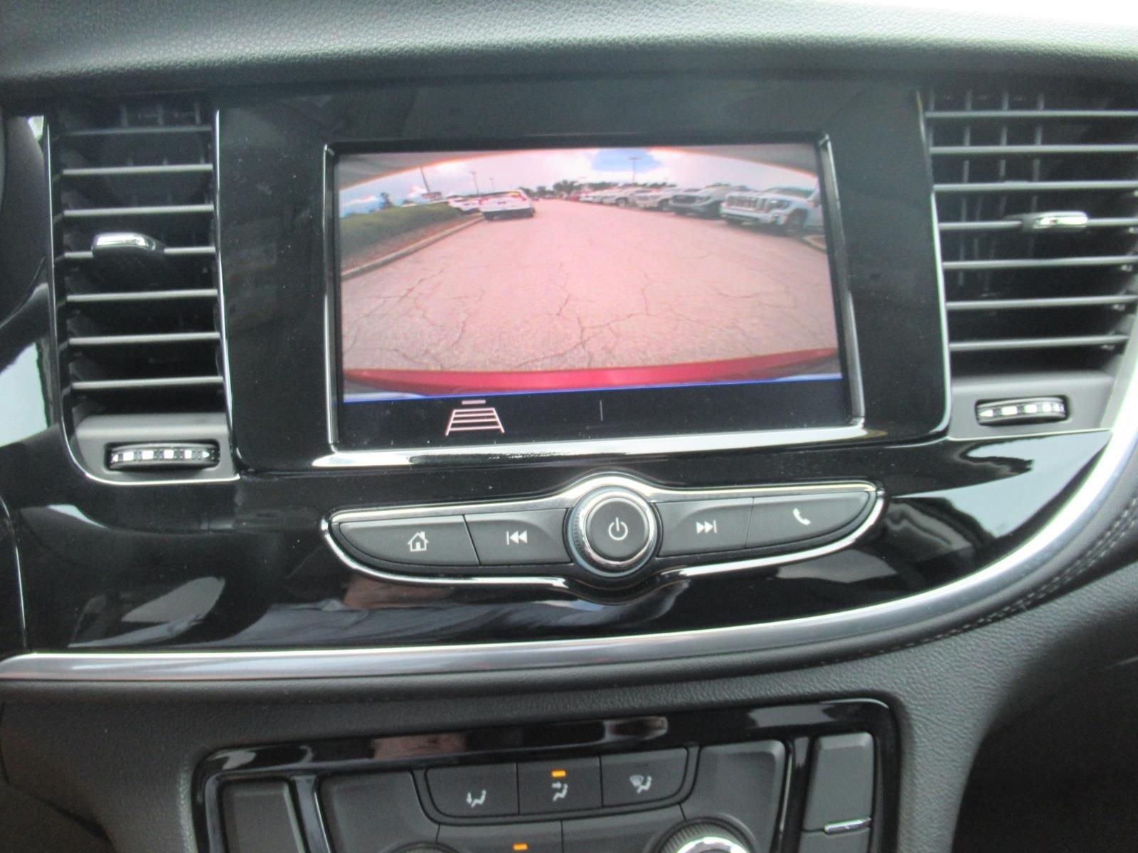 Used 2022  Buick Preferred image 28