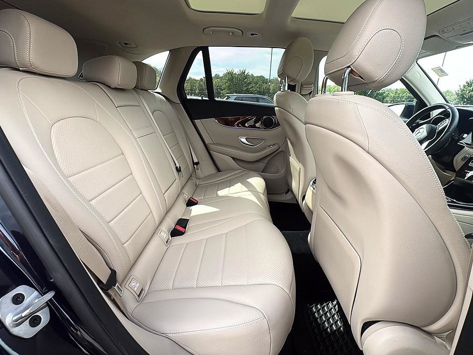 Used 2022 Lunar Blue Metallic Mercedes-Benz GLC 300 image 23