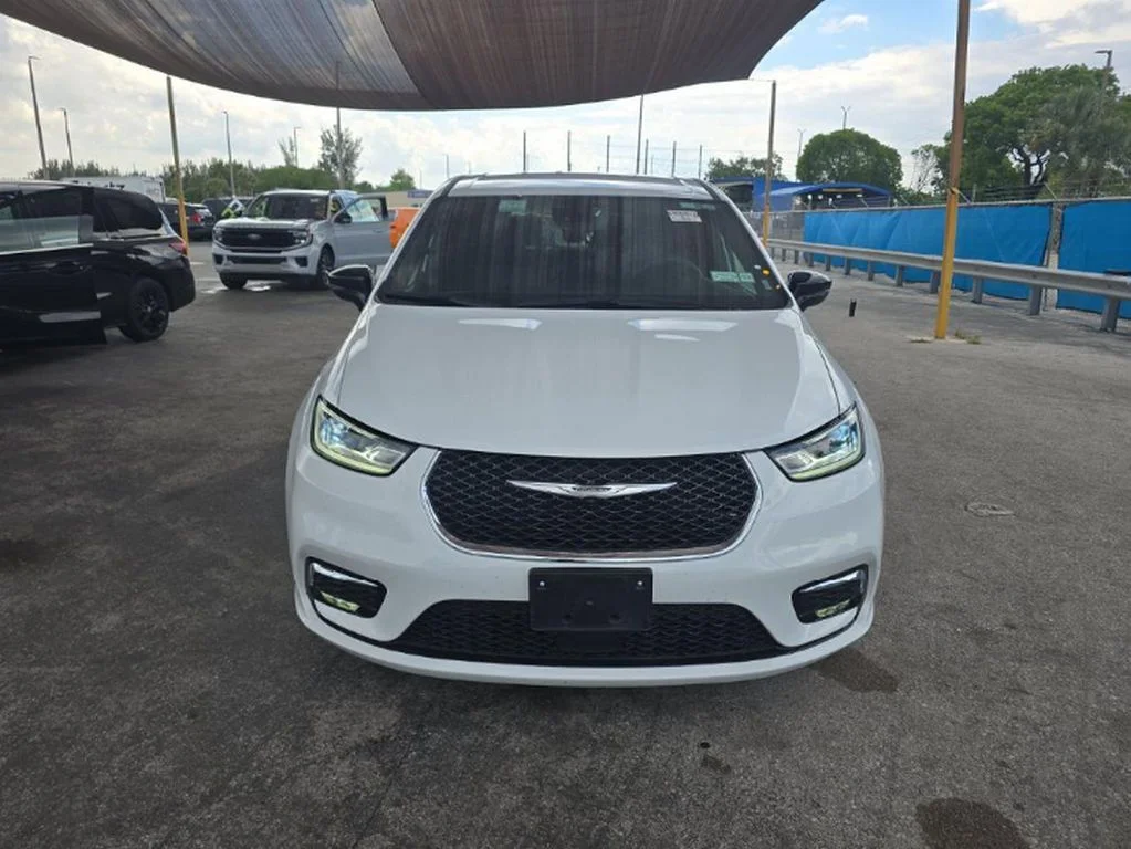 Vehicle Image 2