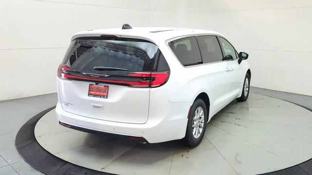 New 2027 Bright White Clear-Coat Exterior Paint Chrysler Select image 9