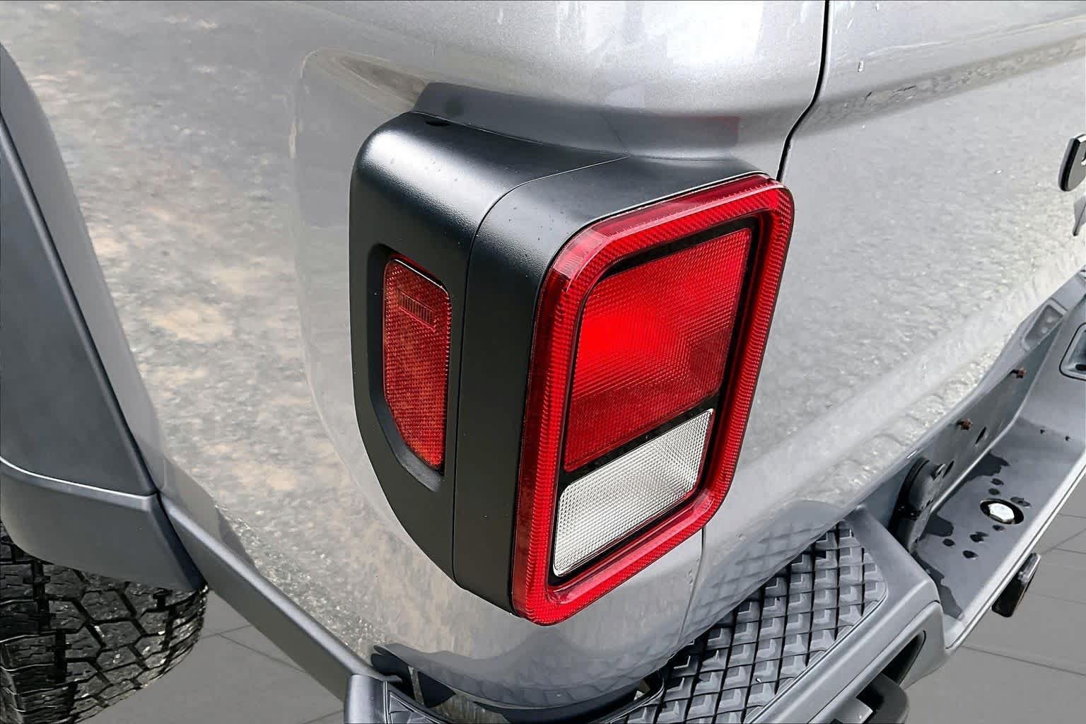 Used 2020 Billet Silver Metallic Clearcoat Jeep Sport S image 29