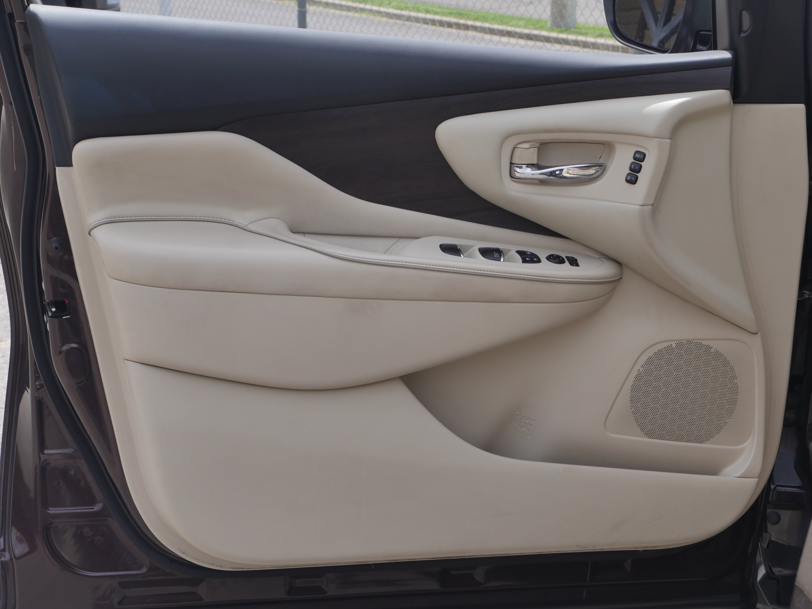 Used 2019 Mocha Almond Pearl Nissan Platinum image 32