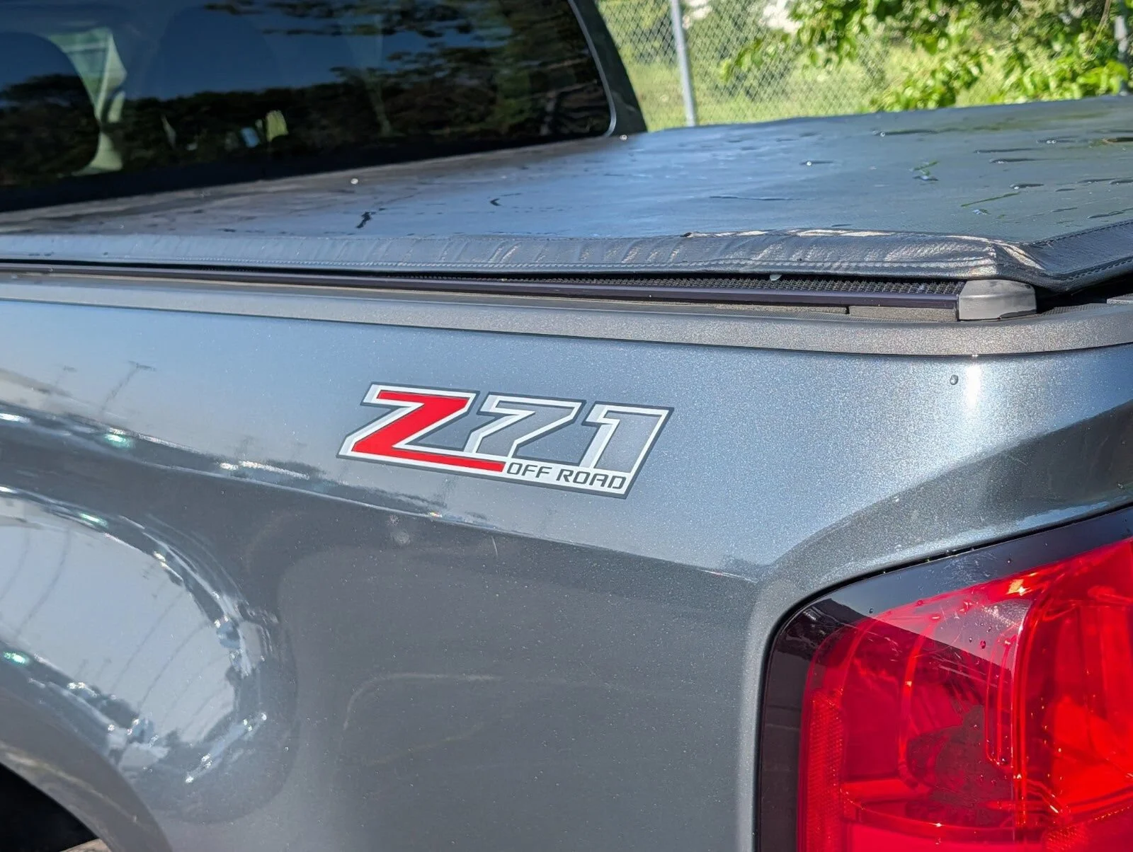 Used 2015 CYBER GRAY METALLIC Chevrolet 4WD Z71 image 14