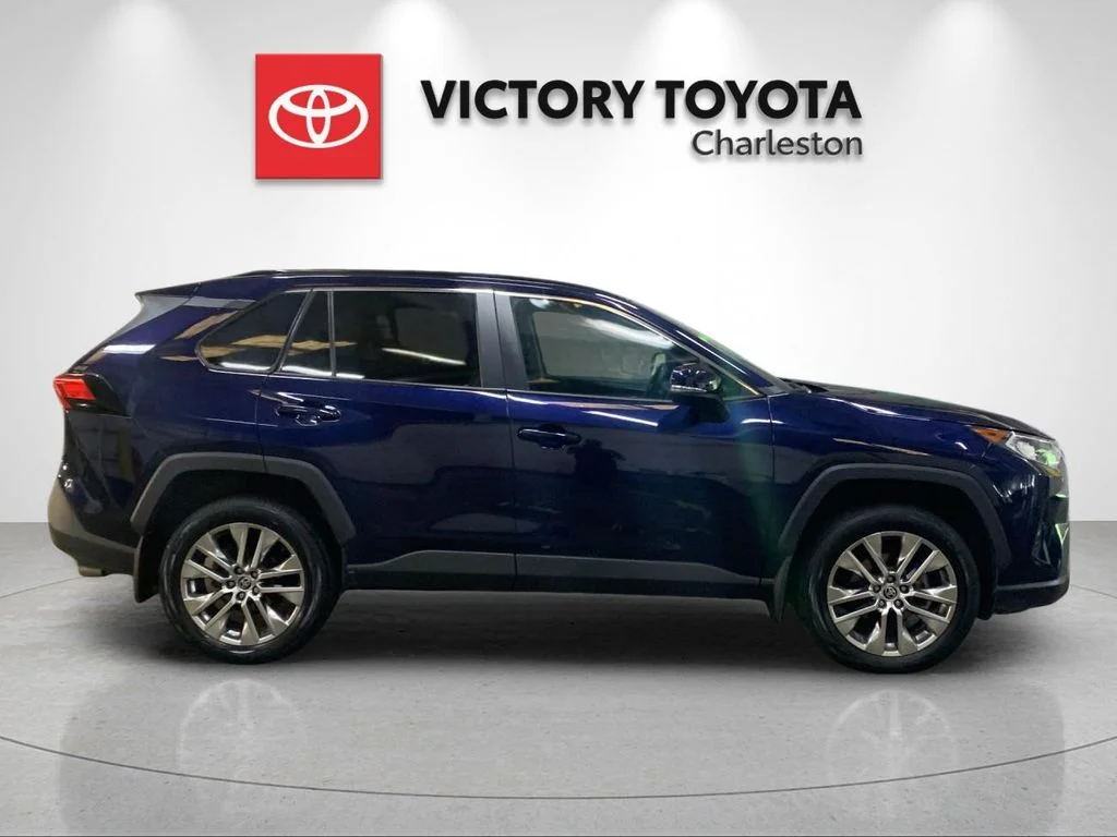 Used 2021  Toyota XLE Premium image 6