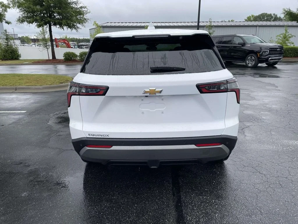 New 2027 Summit White Chevrolet LT image 5