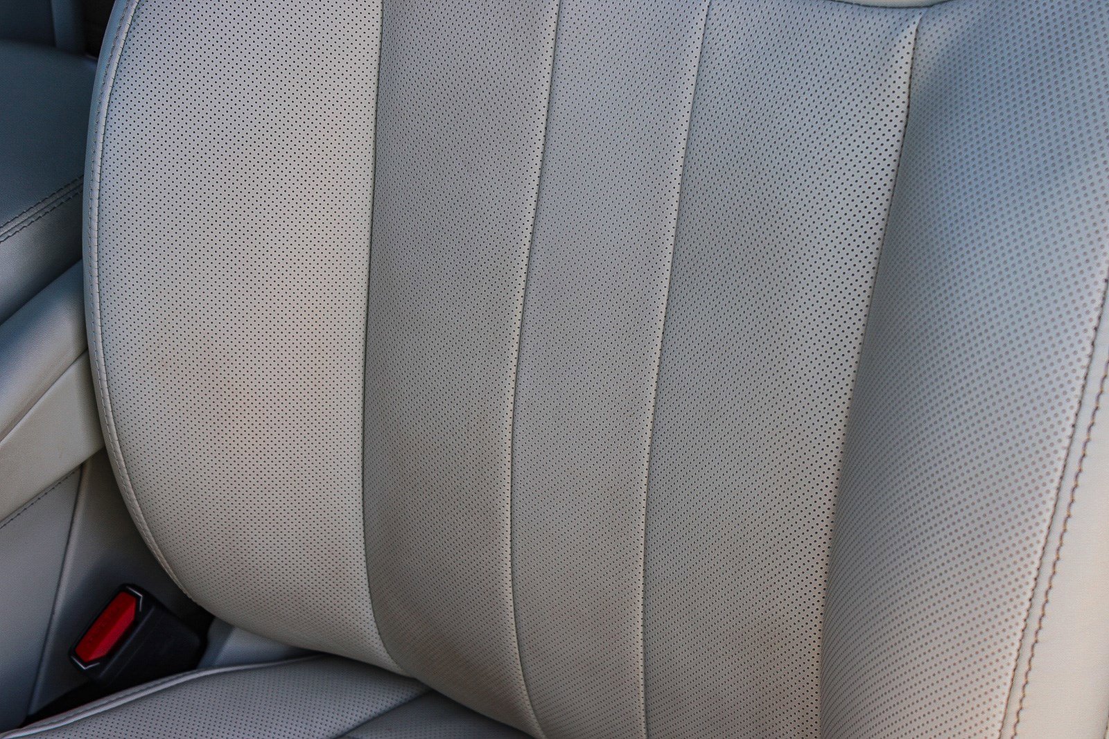 Used 2023 Ostuni Pearl White Land Rover SE image 22