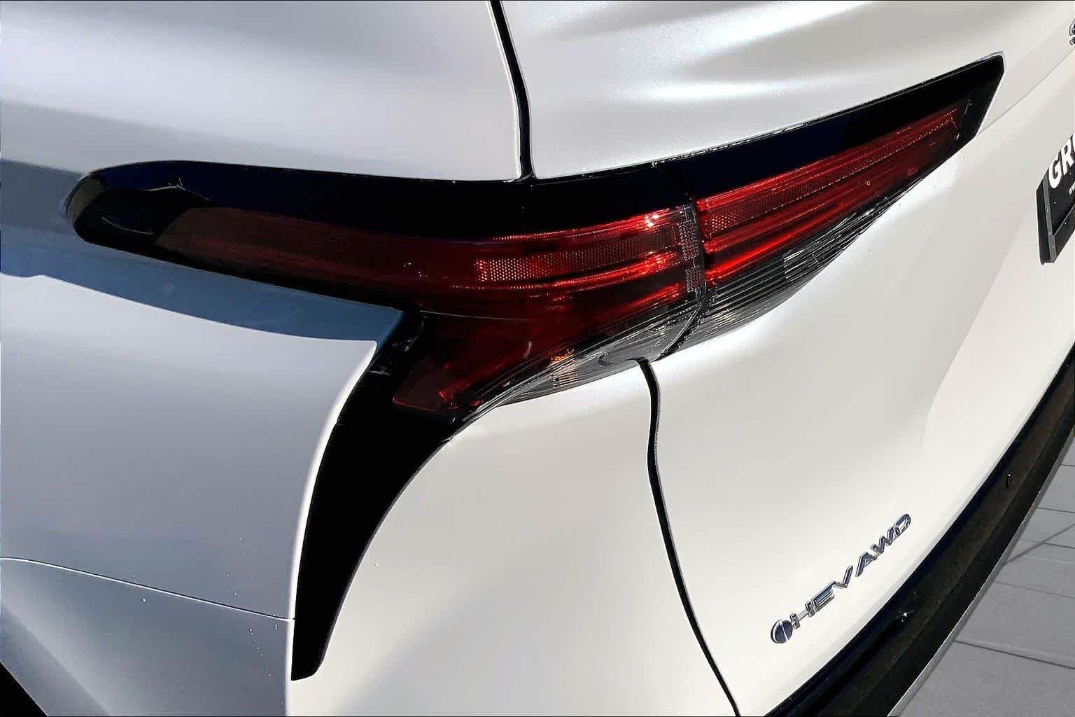 New 2026 Wind Chill Pearl Toyota Platinum image 14