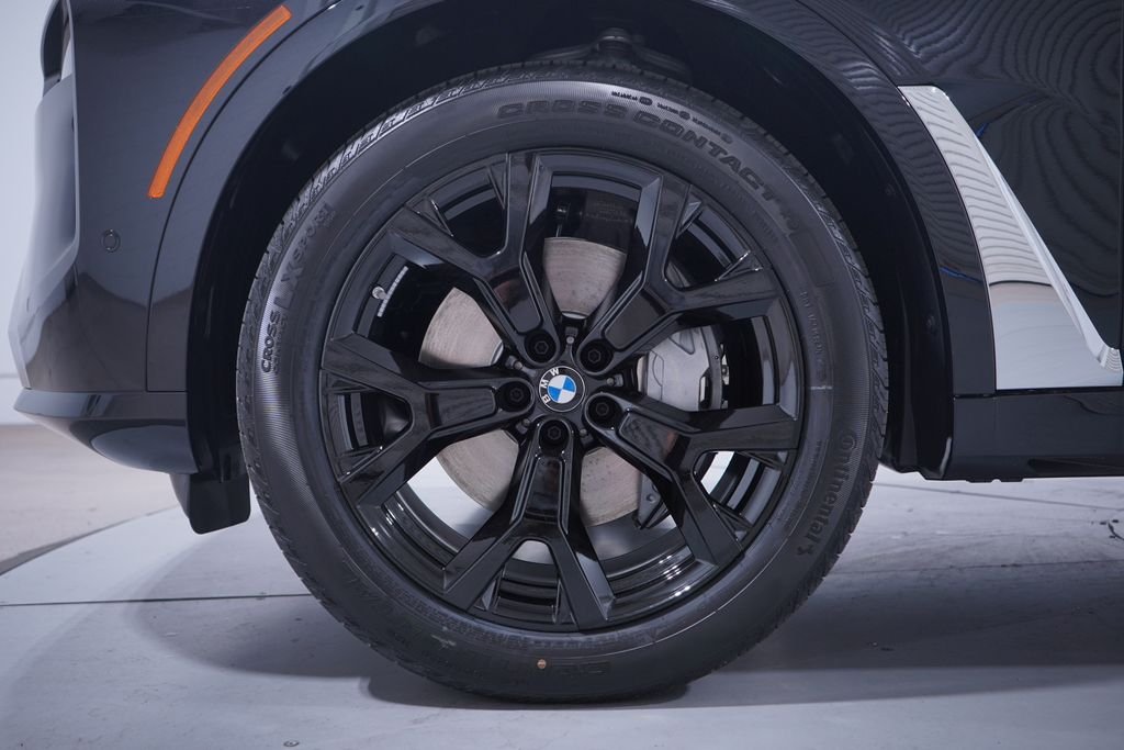 Used 2026 Black Sapphire Metallic BMW xDrive40i image 2