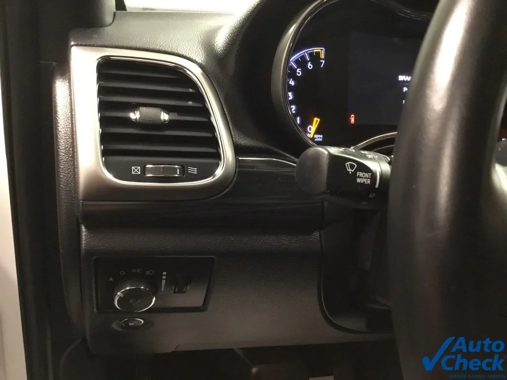 Used 2020 White Jeep Altitude image 23