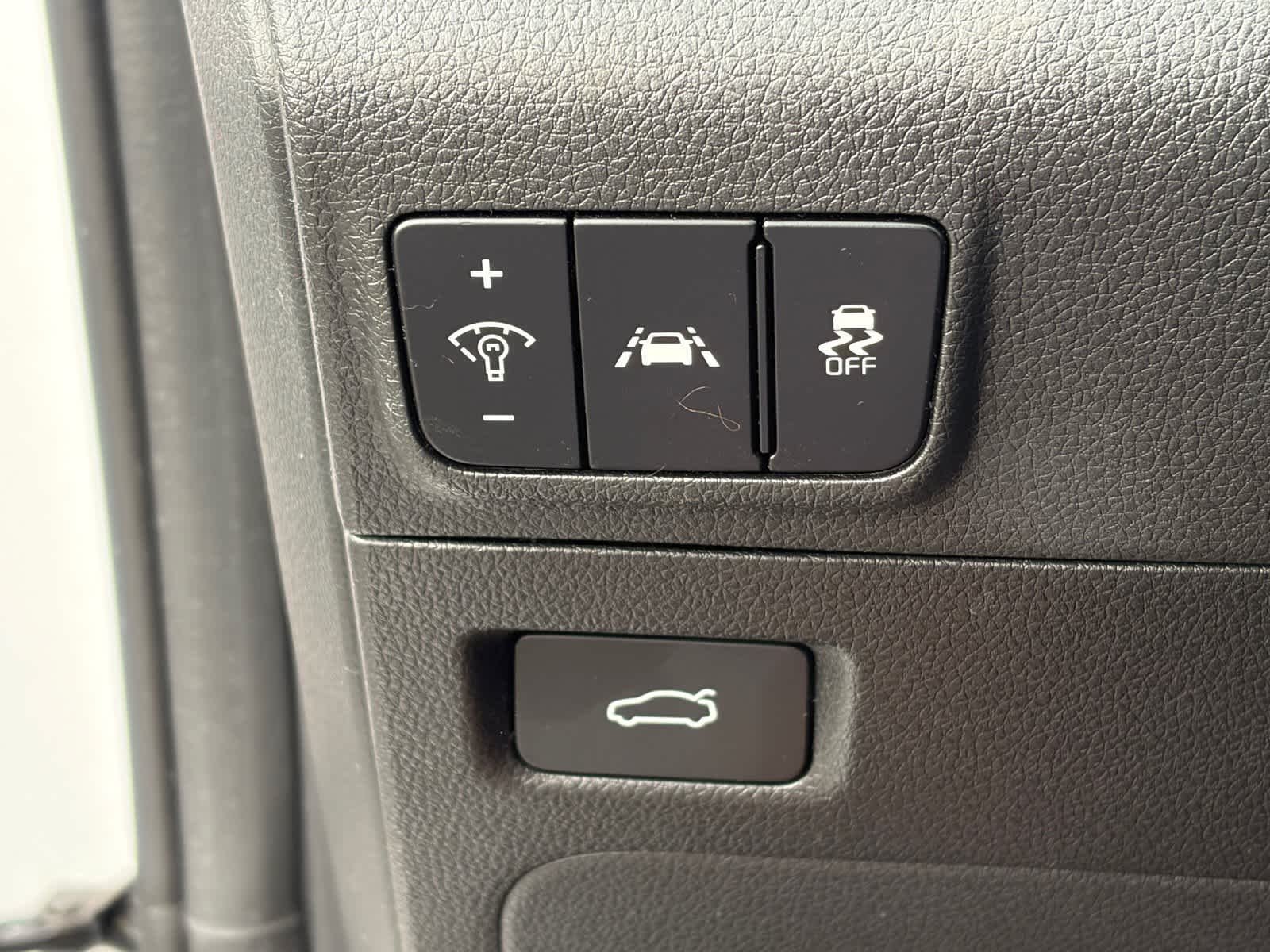Used 2023 Glacial White Pearl Kia GT-Line image 8