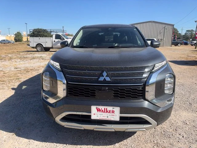 Used 2024 Black Mitsubishi SE image 4