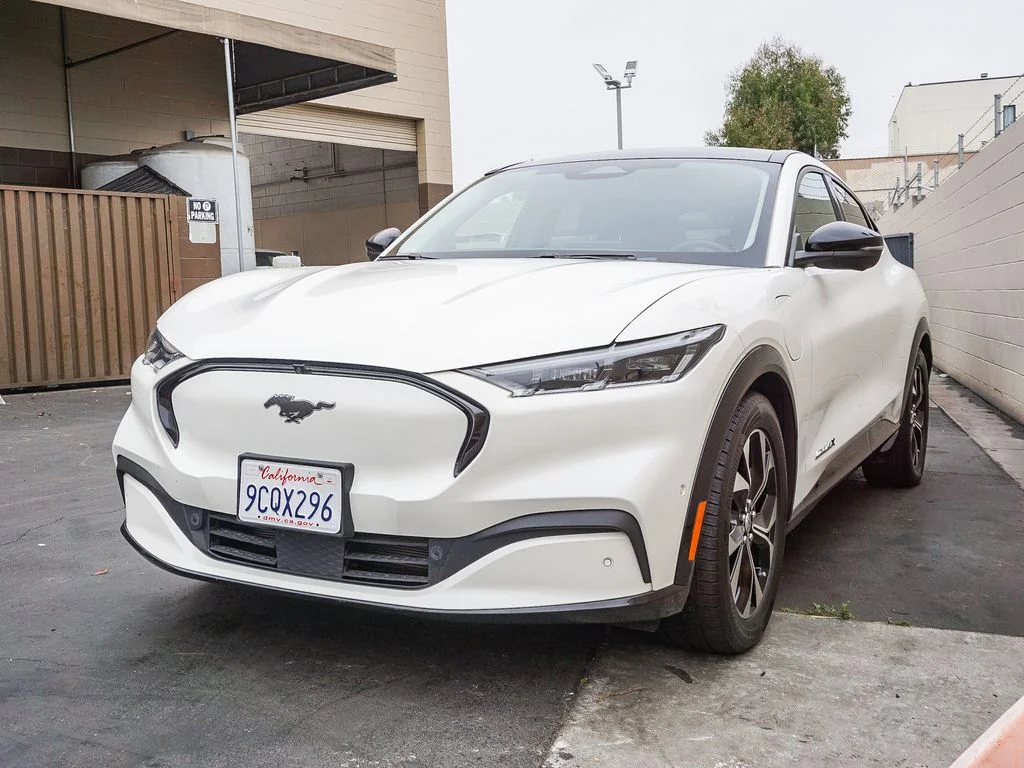 Used 2022 White Ford Premium image 3