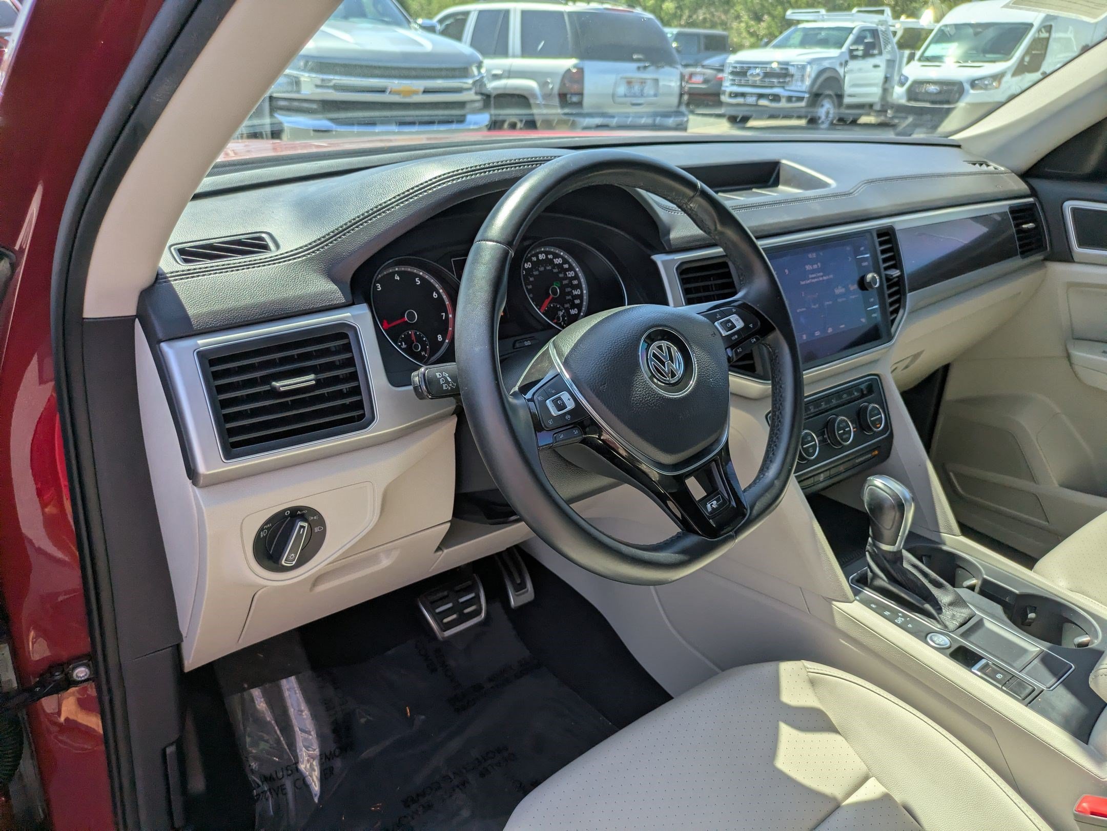Used 2019 Fortana Red Metallic Volkswagen 3.6L V6 SE w/Technology R-Line image 13