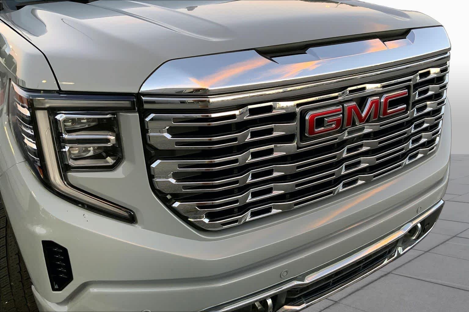 Used 2025 Thunderstorm Gray GMC Denali image 27