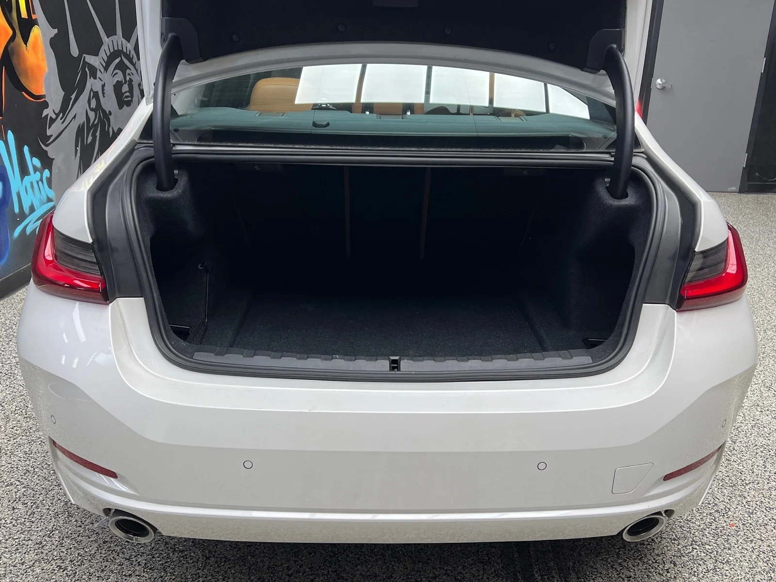 Used 2025 Alpine White (300) BMW 330i image 26