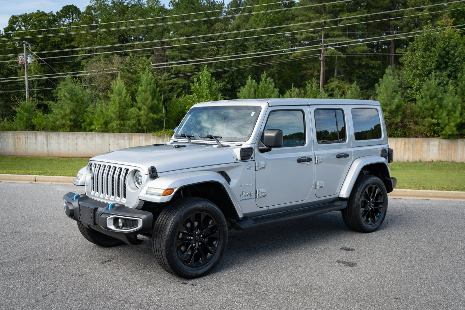 Used 2023 Silver Jeep Sahara 4xe image 3