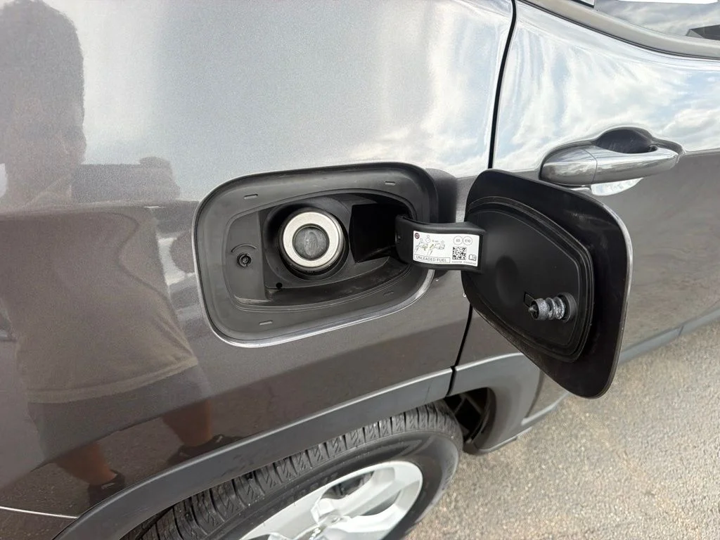 Certified Used 2021 Granite Crystal Clearcoat Metallic Jeep Latitude image 52