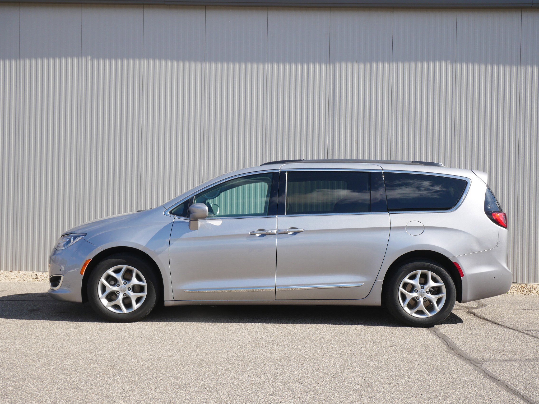 Used 2017 Chrysler Pacifica Touring-L with VIN 2C4RC1BGXHR820828 for sale in Hastings, Minnesota