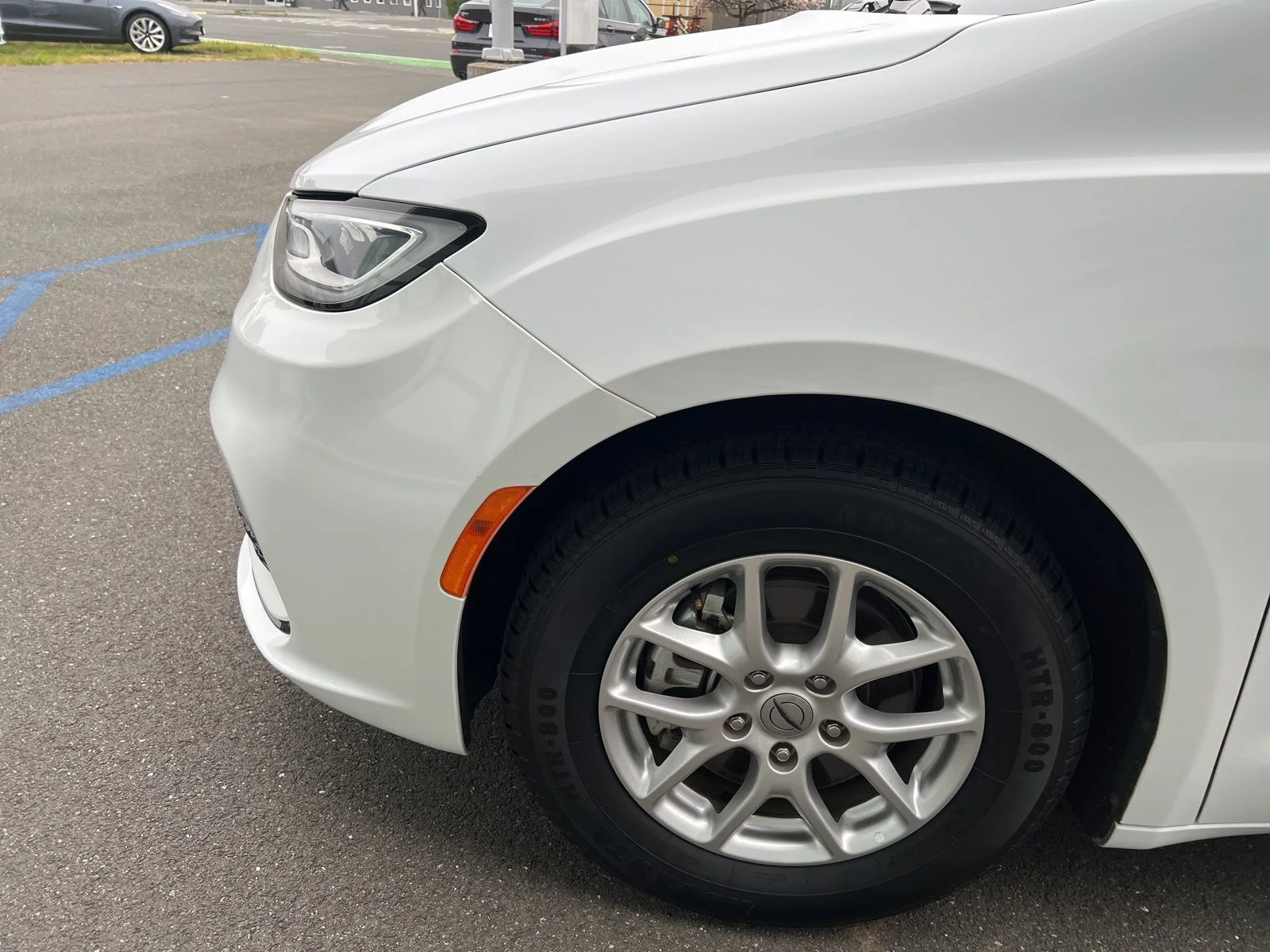 Used 2023 White Chrysler Touring L image 3