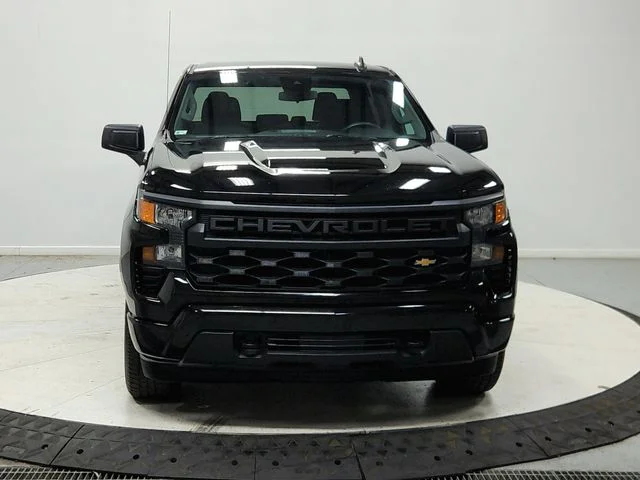 Used 2023 Black Chevrolet Custom image 3
