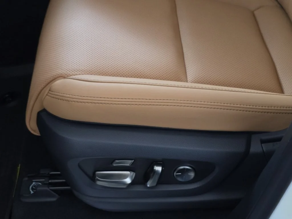 New 2026 Eminent White Pearl Lexus 700h Luxury image 27