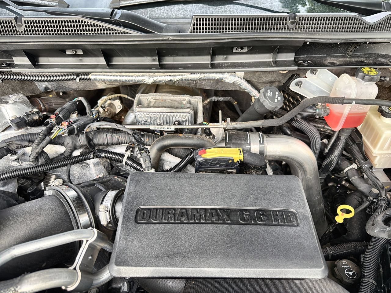 Used 2022 Summit White GMC AT4 image 25