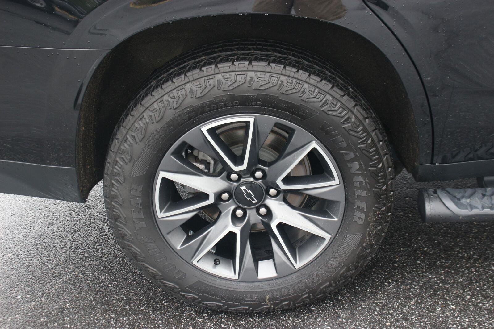 Used 2024 Black Chevrolet Z71 image 44