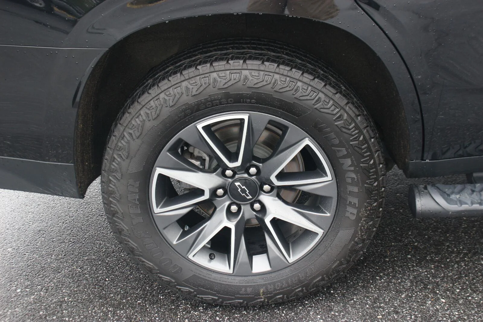Used 2024 Black Chevrolet Z71 image 44