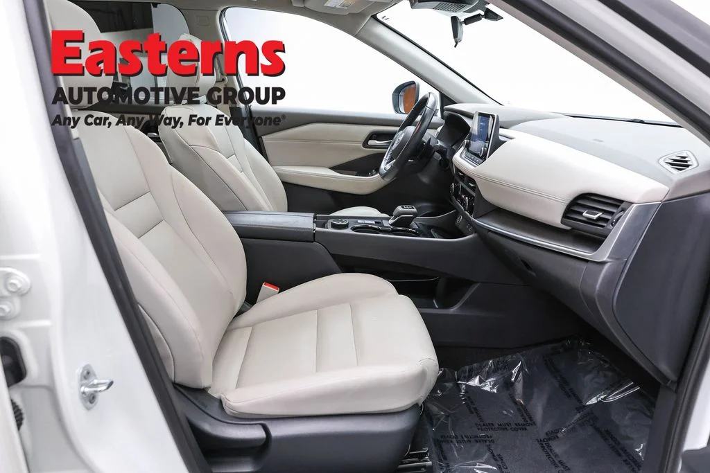 Used 2023 White Nissan SV image 25