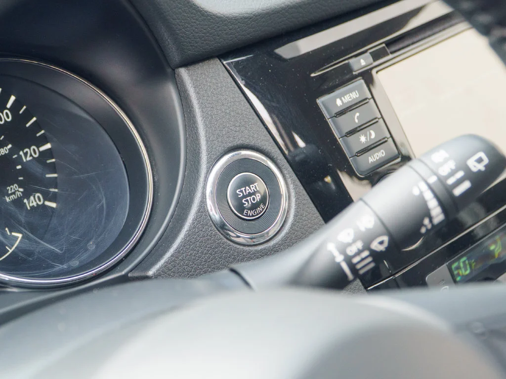 Used 2020 Brilliant Silver Metallic Nissan SV image 28
