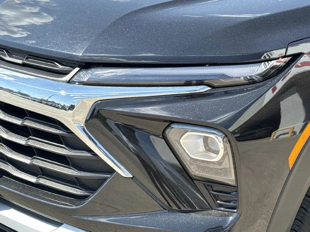 Used 2025 Black Chevrolet LT image 5