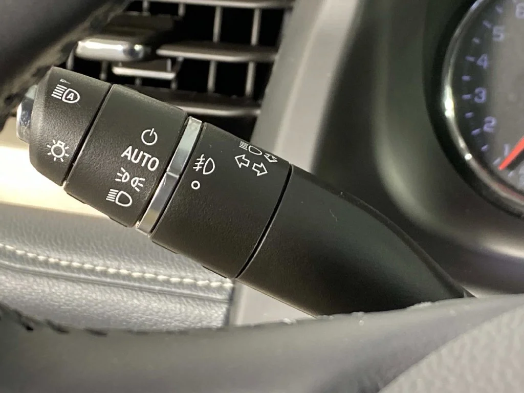 Used 2021 Hunter Green GMC Denali image 21