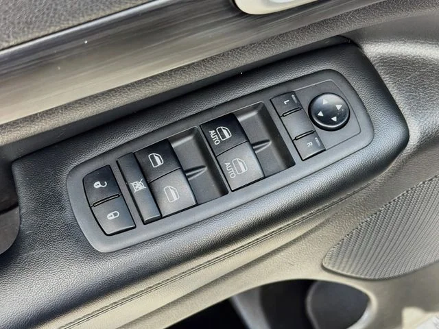 Used 2019 Gray Jeep Altitude image 18