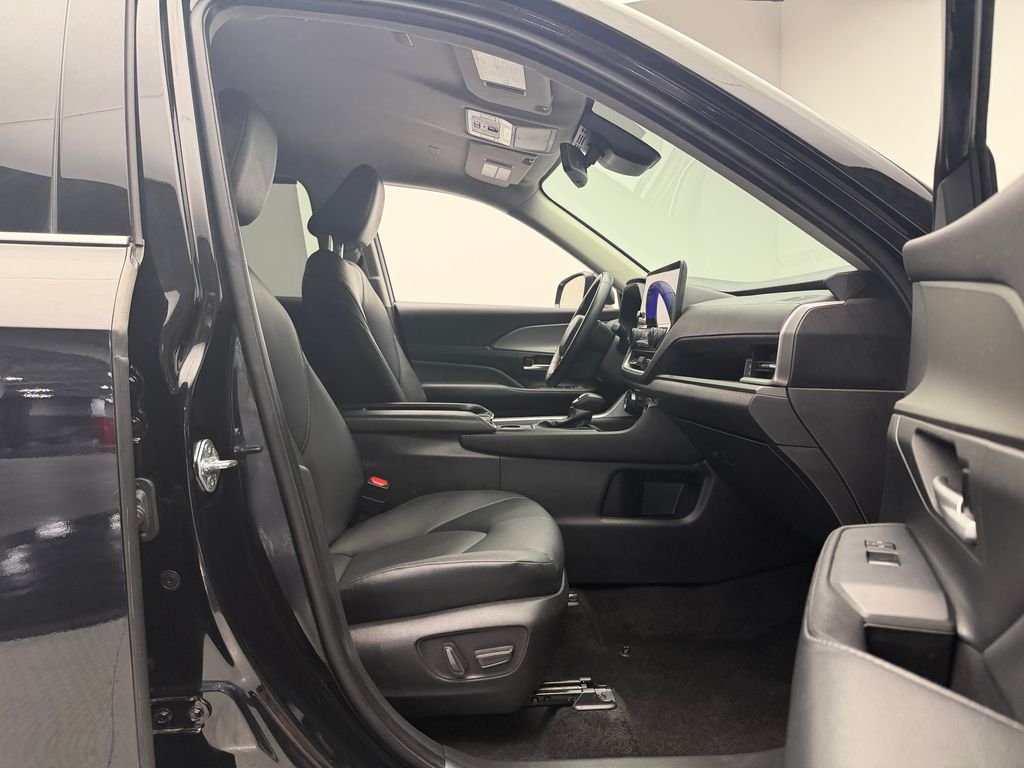 Used 2025  Toyota XLE image 42