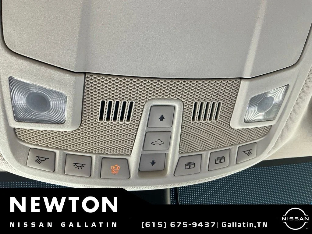 Used 2019 White Platinum Clearcoat Metallic Ford Titanium image 38