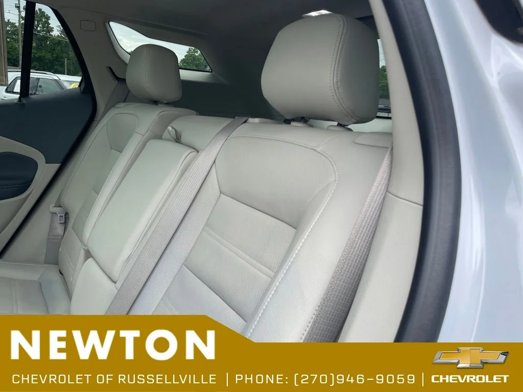 Used 2022 White Frost GMC Denali image 32