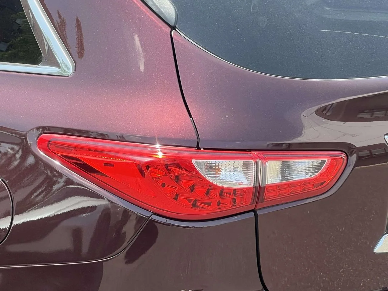 Used 2014 Midnight Garnet INFINITI Base image 14
