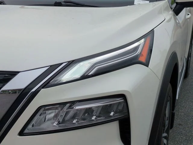 Used 2021 White Nissan Platinum image 9