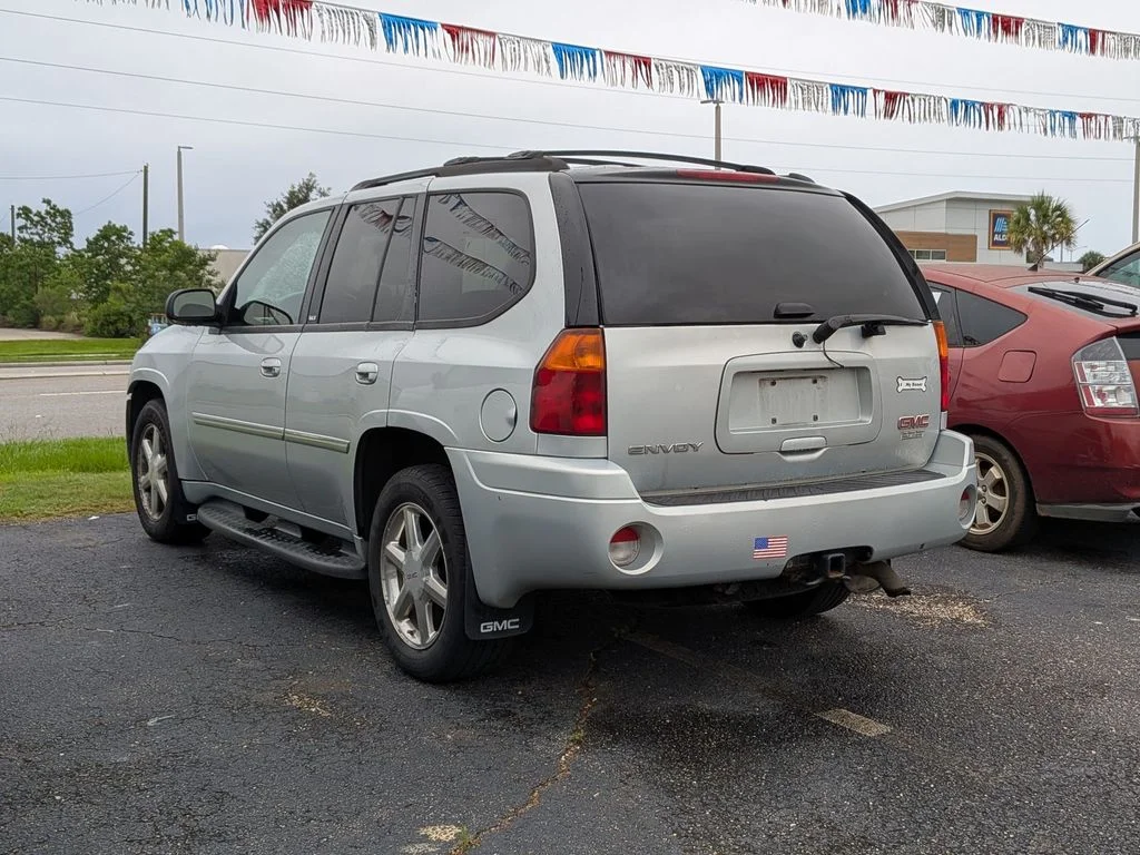 Used 2008 Silver GMC SLT image 2