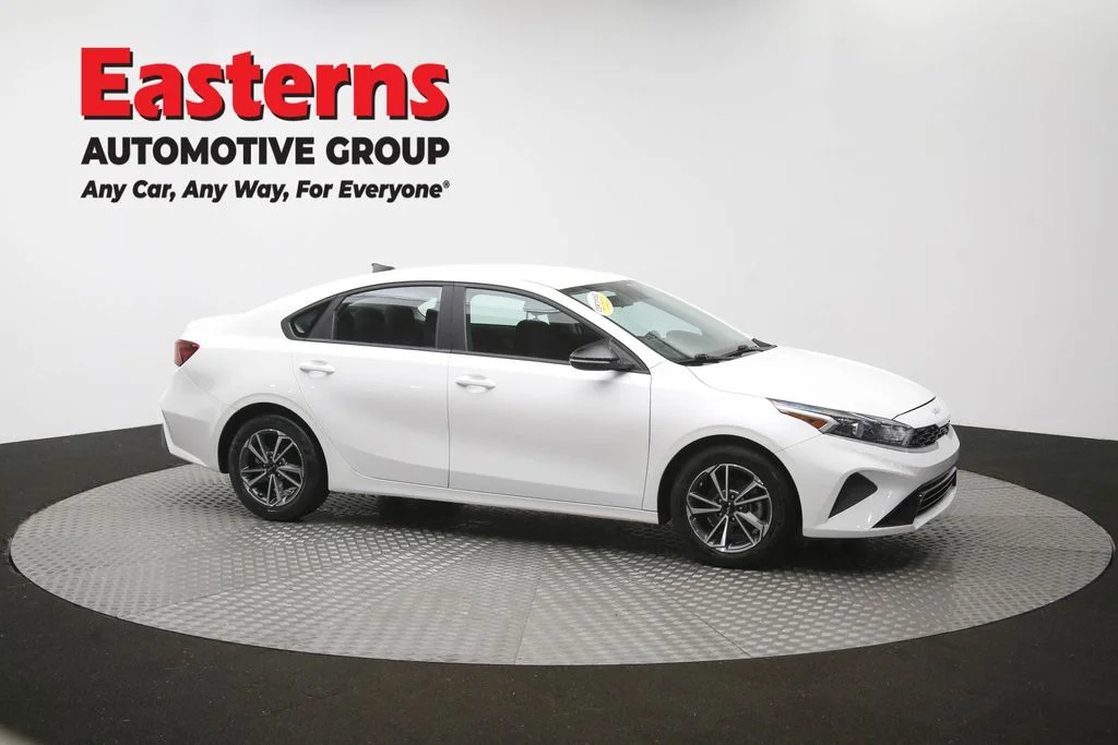 Used 2022 White Kia LXS image 46