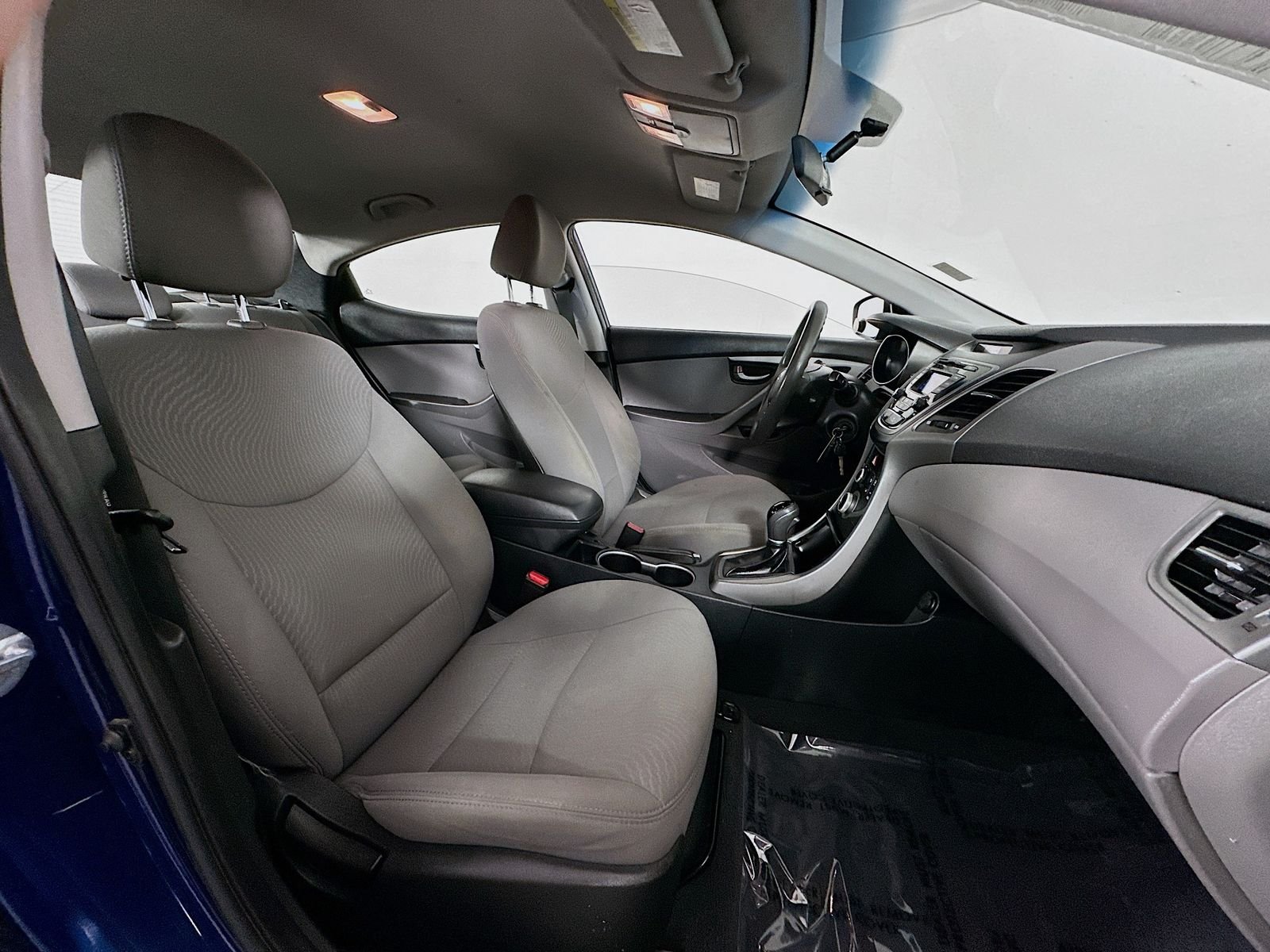 Used 2016 Lakeside Blue Hyundai SE image 25