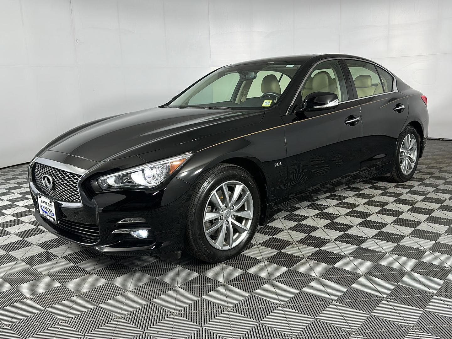 Used 2017 Black Obsidian INFINITI 2.0t Premium image 3
