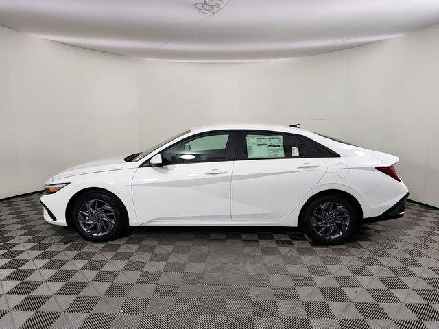New 2026 White Hyundai Blue image 2