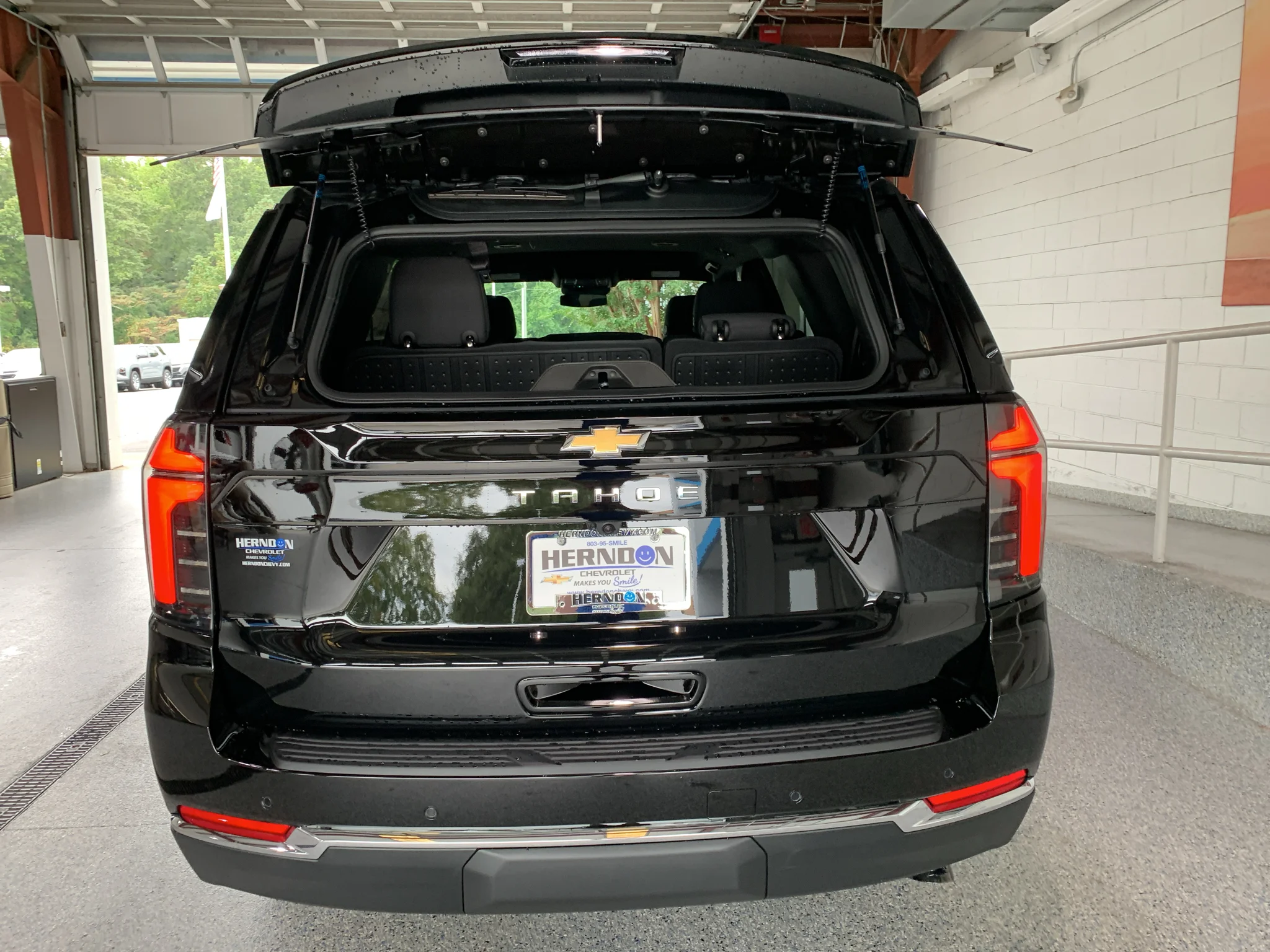 2027 Chevrolet Tahoe LS - Photo 9