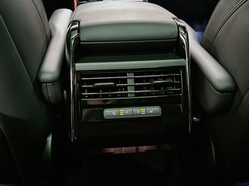 Used 2023 Giola Green Metallic Land Rover SE Dynamic image 26