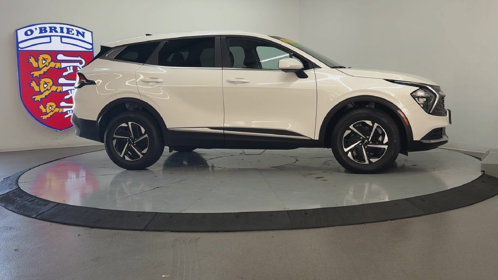 Used 2023 Snow White Pearl Kia LX image 3